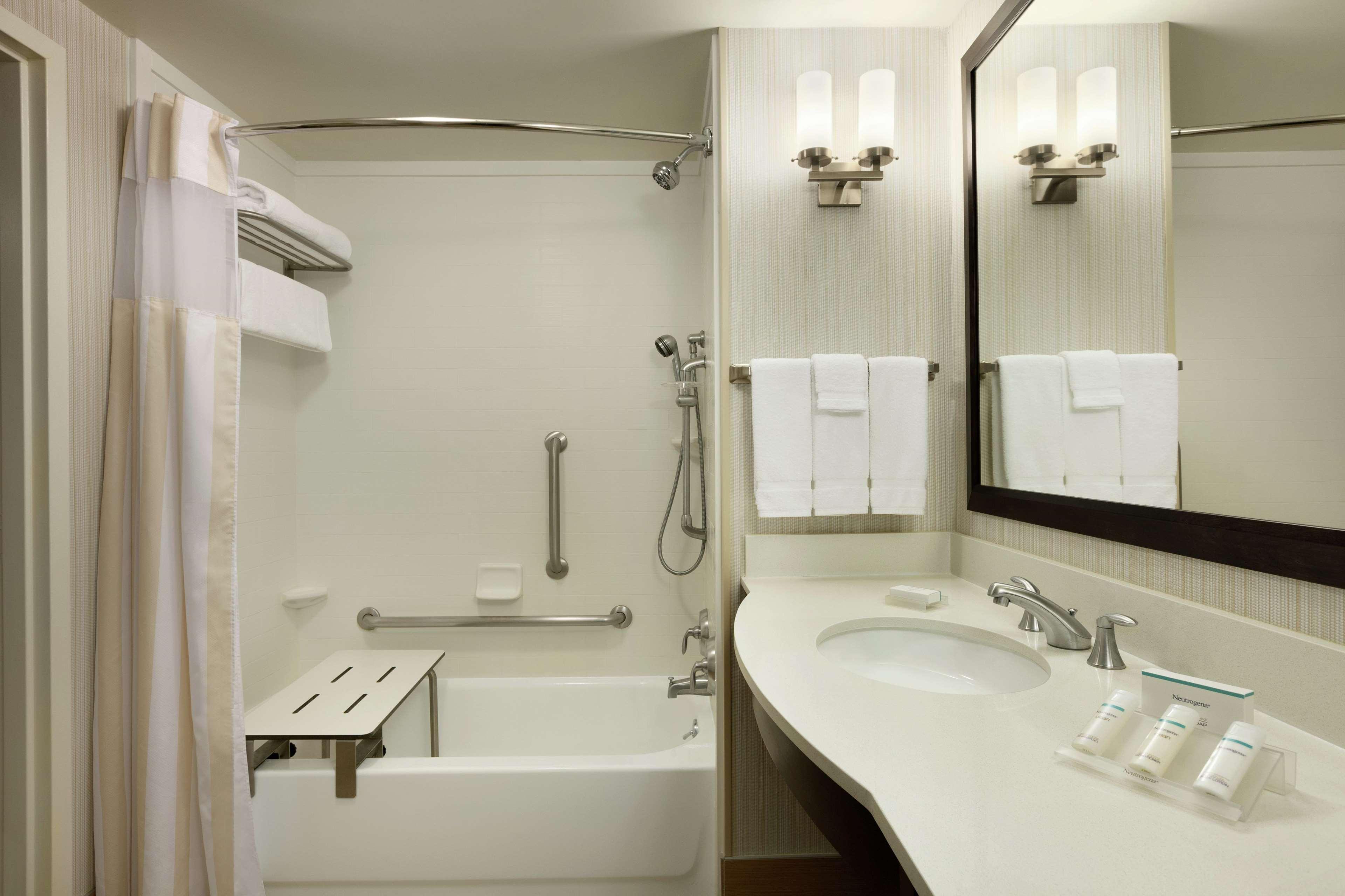 Hilton Garden Inn Rochester/Pittsford Bushnell Basin Экстерьер фото